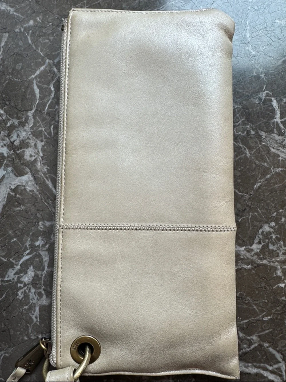 Hobo Vida Cream Wristlet Clutch - Picture 4 of 11